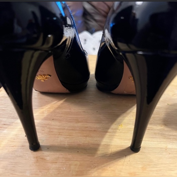 Prada peptoe Patent Leather Pumps are a size 8. - Picture 6 of 8